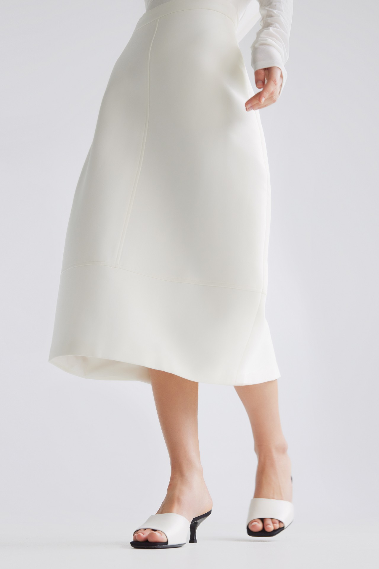 THE BUD SKIRT IN WHITE